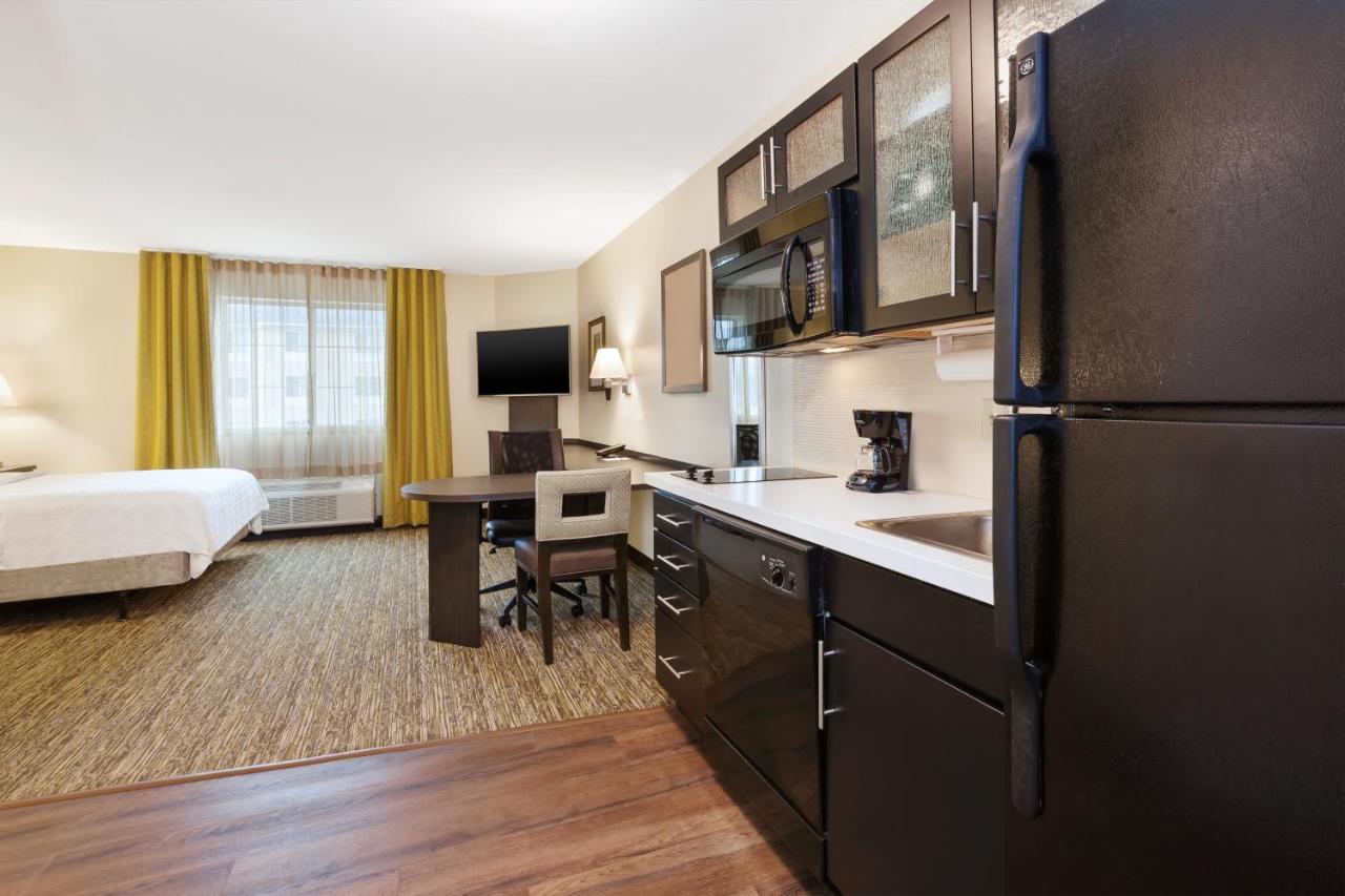 Queen Suite at Candlewood Suites Washington North, an IHG Hotel