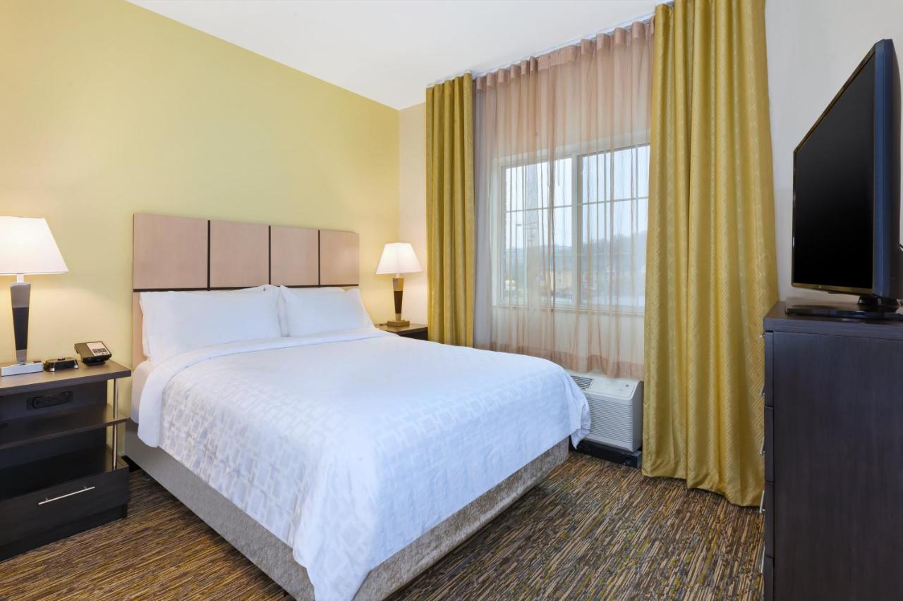 One-Bedroom Queen Suite with Mobility Accessible Tub at Candlewood Suites Washington North, an IHG Hotel