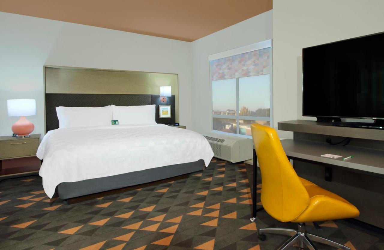 King Suite - Non-Smoking at Holiday Inn Hattiesburg - North by IHG