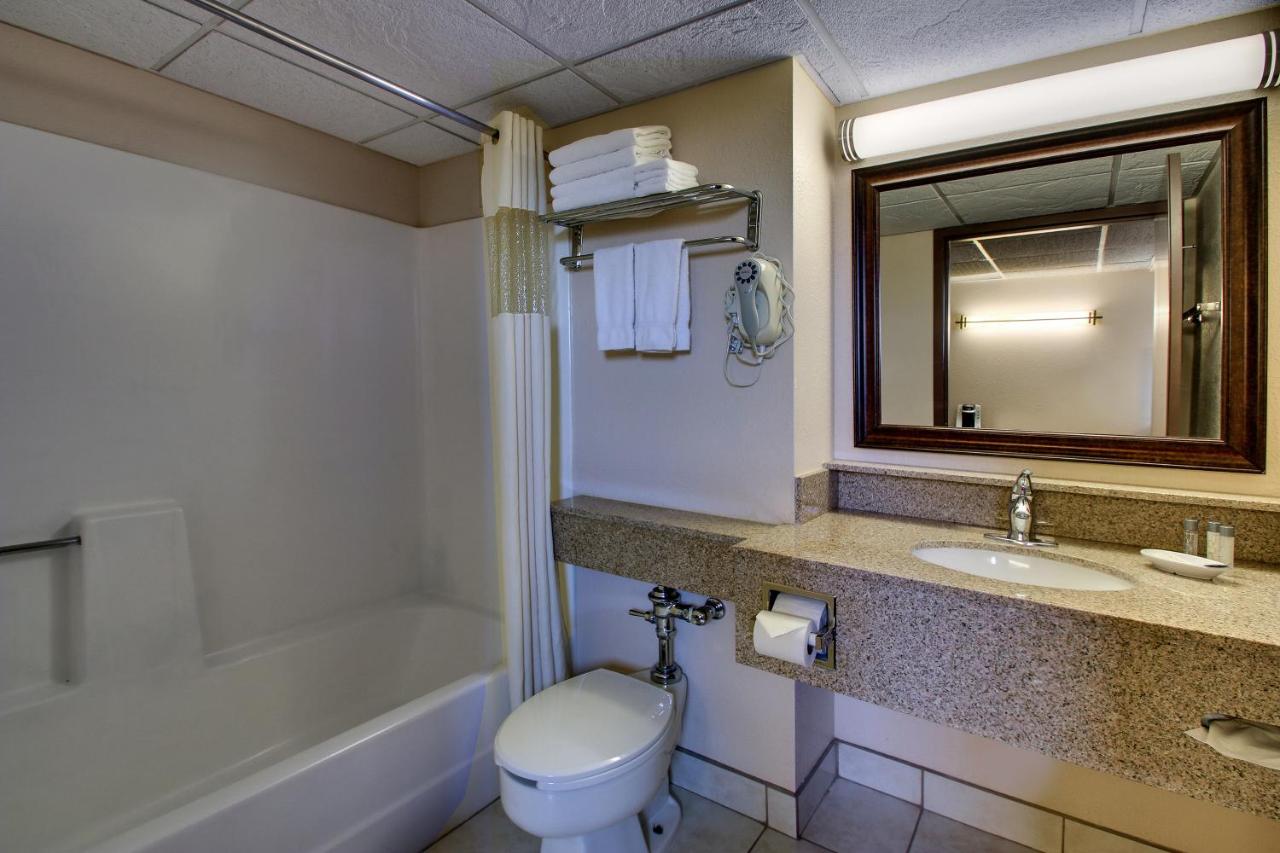 Deluxe Queen Room at EverSpring Inn