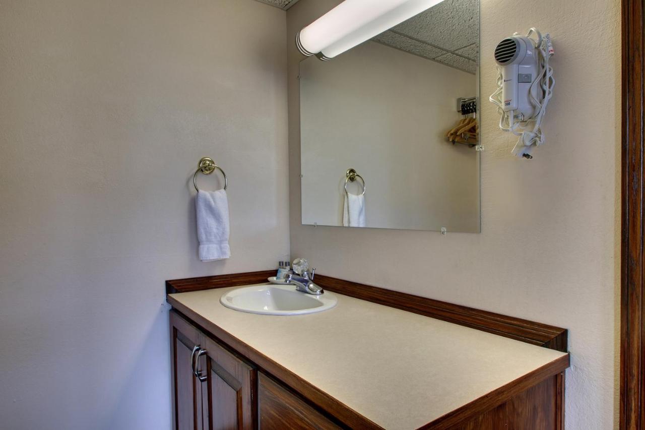 Executive King Suite at EverSpring Inn