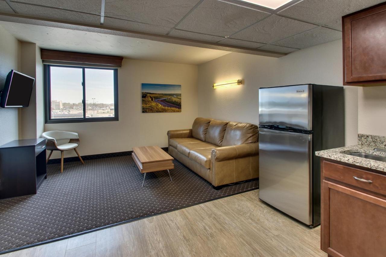 Deluxe Queen Suite at EverSpring Inn