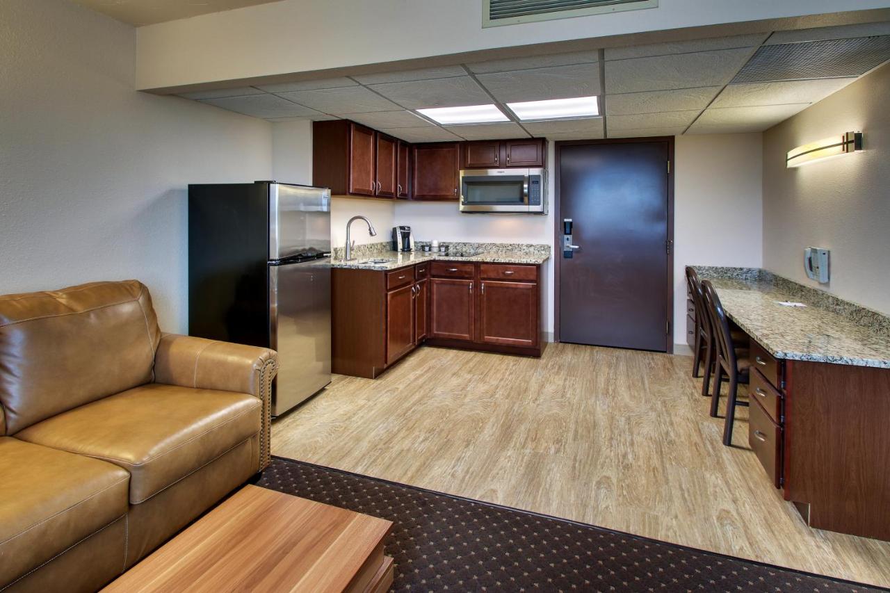 Deluxe Queen Suite at EverSpring Inn