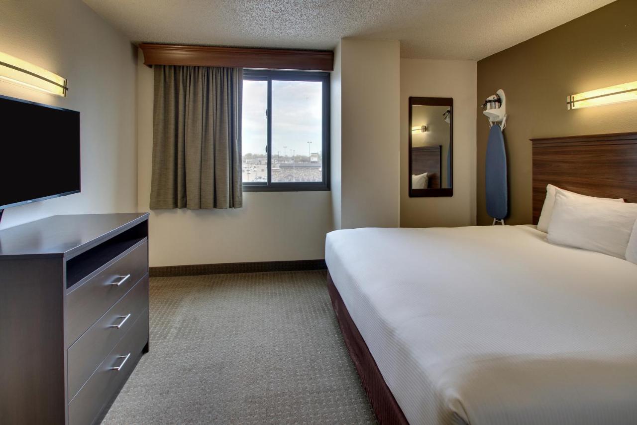 King Suite at EverSpring Inn