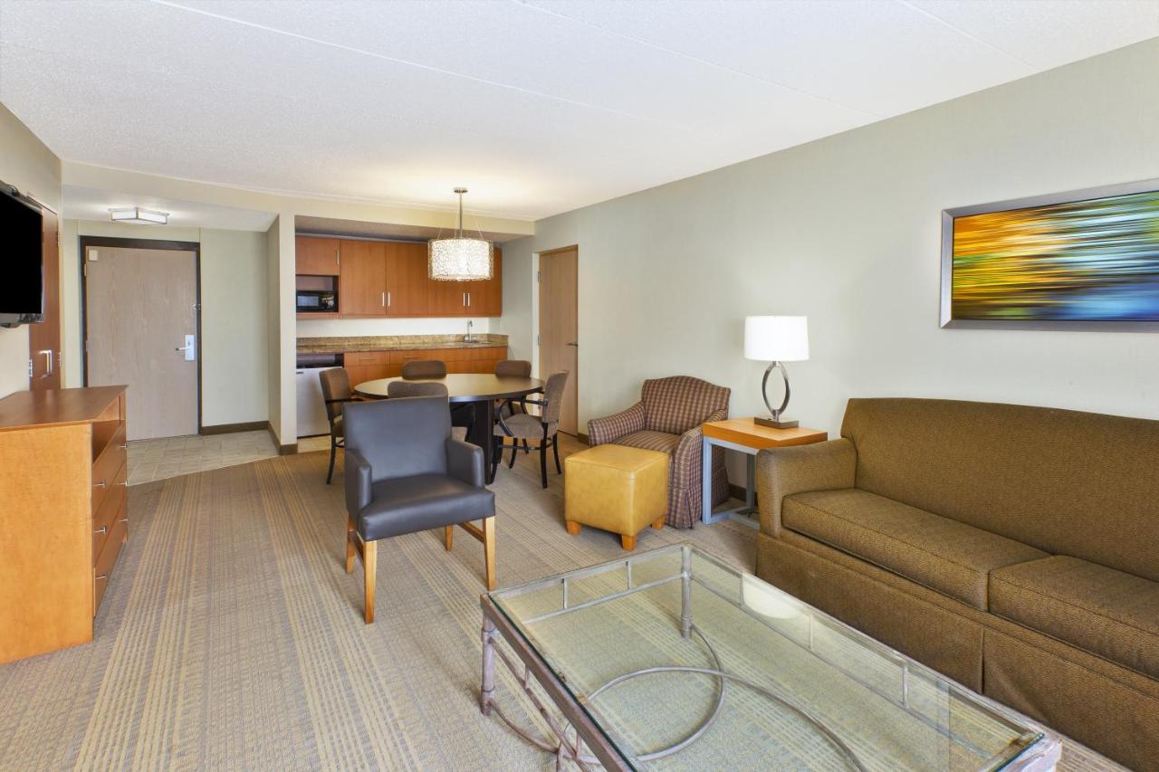 Presidential Suite at Holiday Inn & Suites Bolingbrook by IHG
