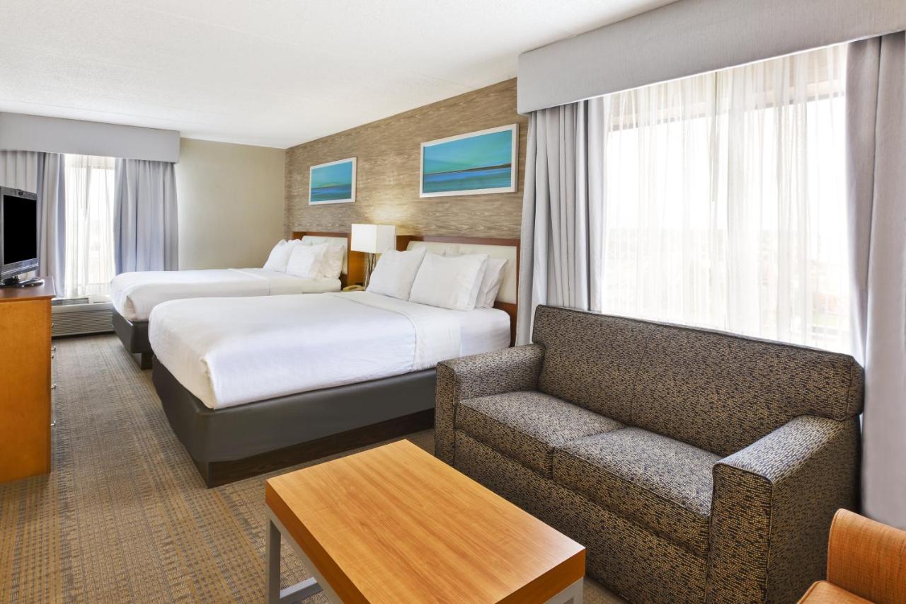 Deluxe Room with Two Queen Beds at Holiday Inn & Suites Bolingbrook by IHG