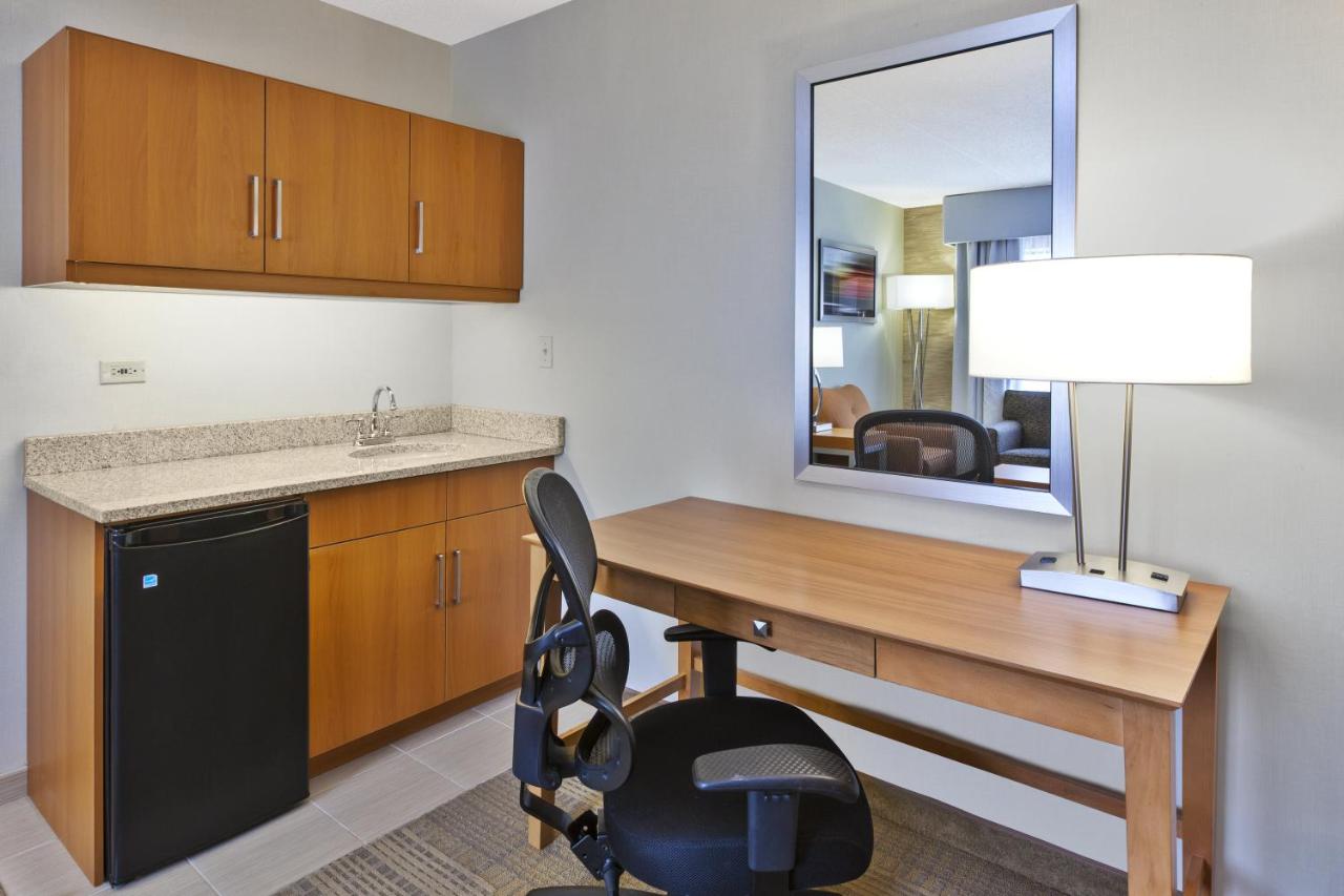 Deluxe Room with Two Queen Beds at Holiday Inn & Suites Bolingbrook by IHG
