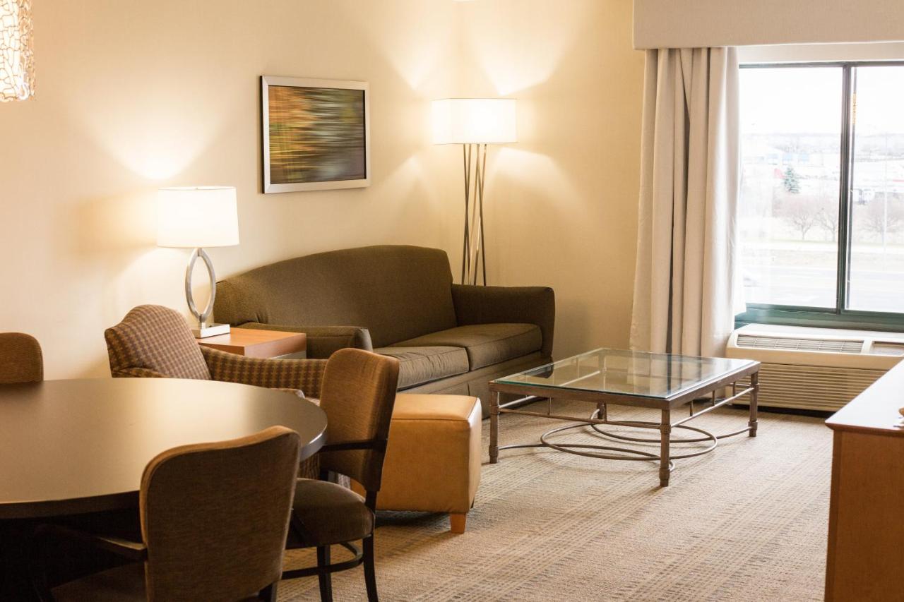 Presidential Suite at Holiday Inn & Suites Bolingbrook by IHG