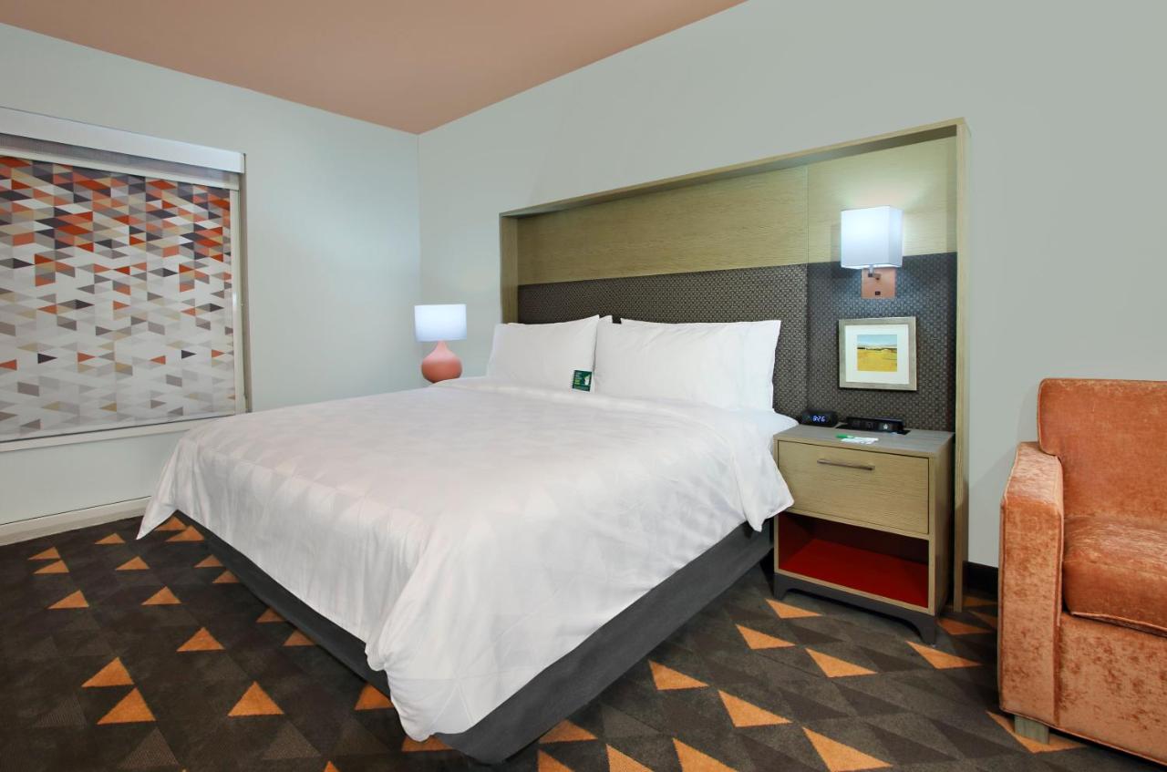 Leisure King Room - Non-Smoking at Holiday Inn Hattiesburg - North by IHG