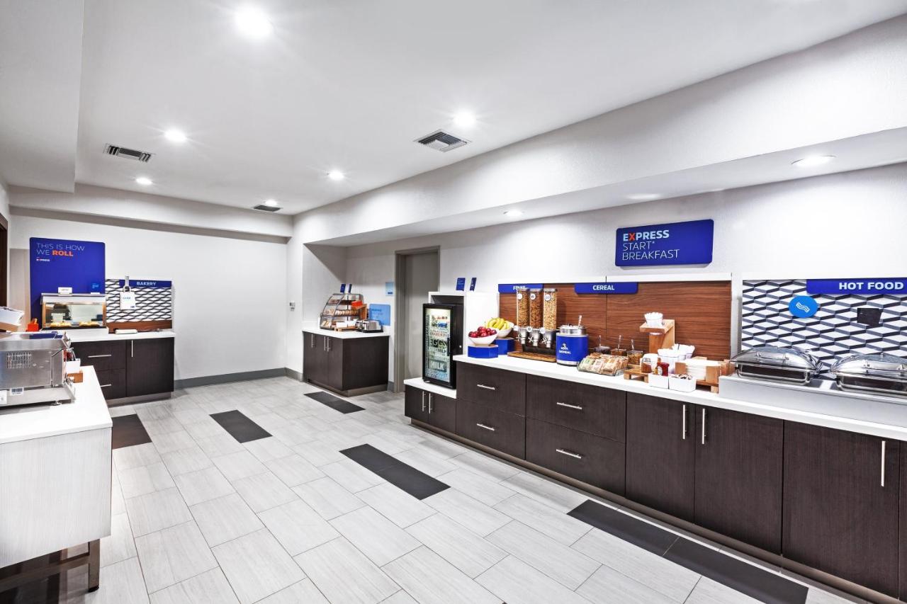  | Holiday Inn Express & Suites Port Lavaca