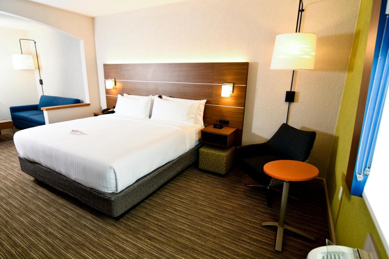 King Suite - Non-Smoking at Holiday Inn Express & Suites Port Clinton-Catawba Island by IHG