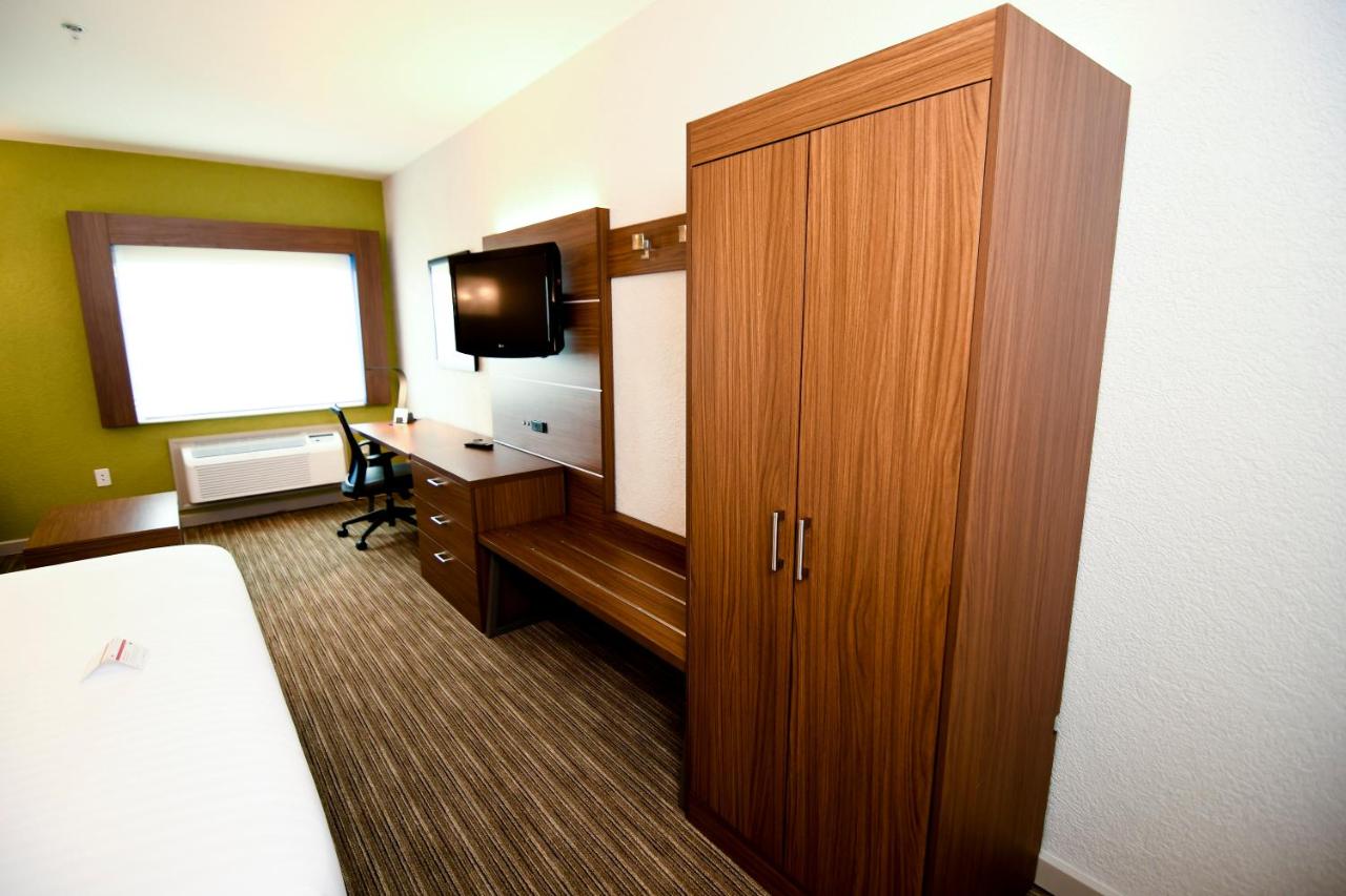 King Room with King Bed and Full Size Sofa Bed - Non-Smoking at Holiday Inn Express & Suites Port Clinton-Catawba Island by IHG