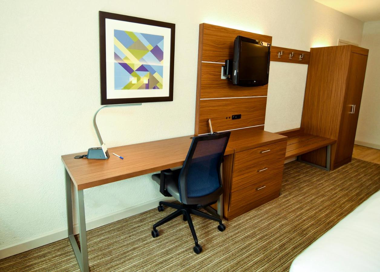 Queen Room with Two Queen Beds - Non-Smoking at Holiday Inn Express & Suites Port Clinton-Catawba Island by IHG