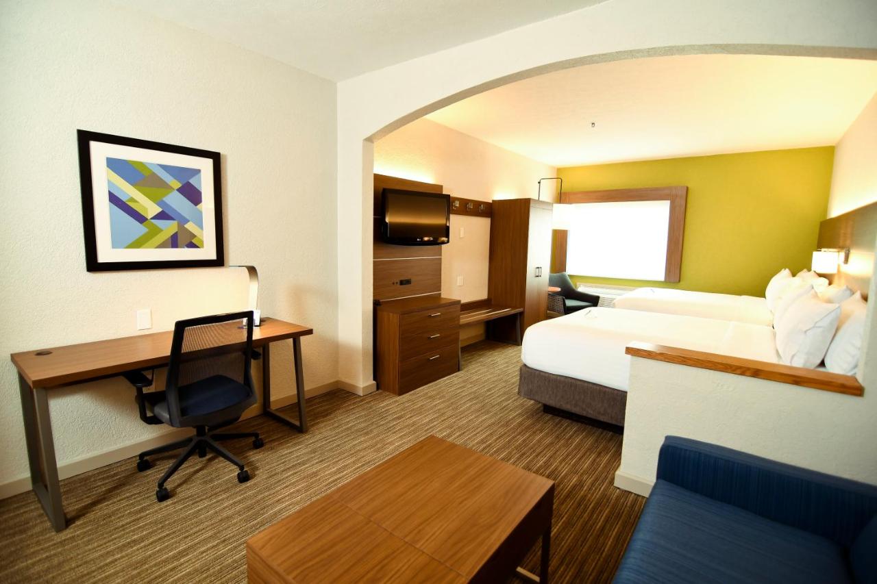 Feature Suite - Non-Smoking at Holiday Inn Express & Suites Port Clinton-Catawba Island by IHG