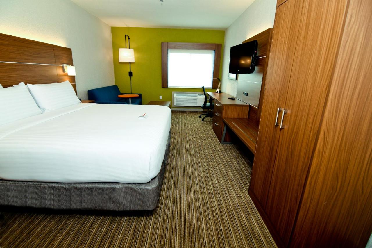King Room with King Bed and Full Size Sofa Bed - Non-Smoking at Holiday Inn Express & Suites Port Clinton-Catawba Island by IHG