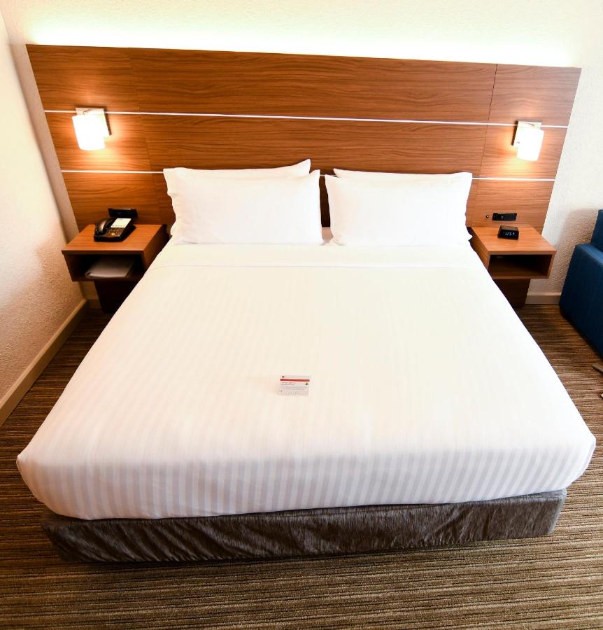 Superior King Room - Non-Smoking at Holiday Inn Express & Suites Port Clinton-Catawba Island by IHG