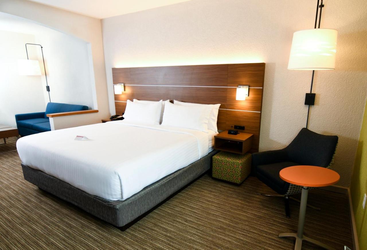 King Suite - Non-Smoking at Holiday Inn Express & Suites Port Clinton-Catawba Island by IHG