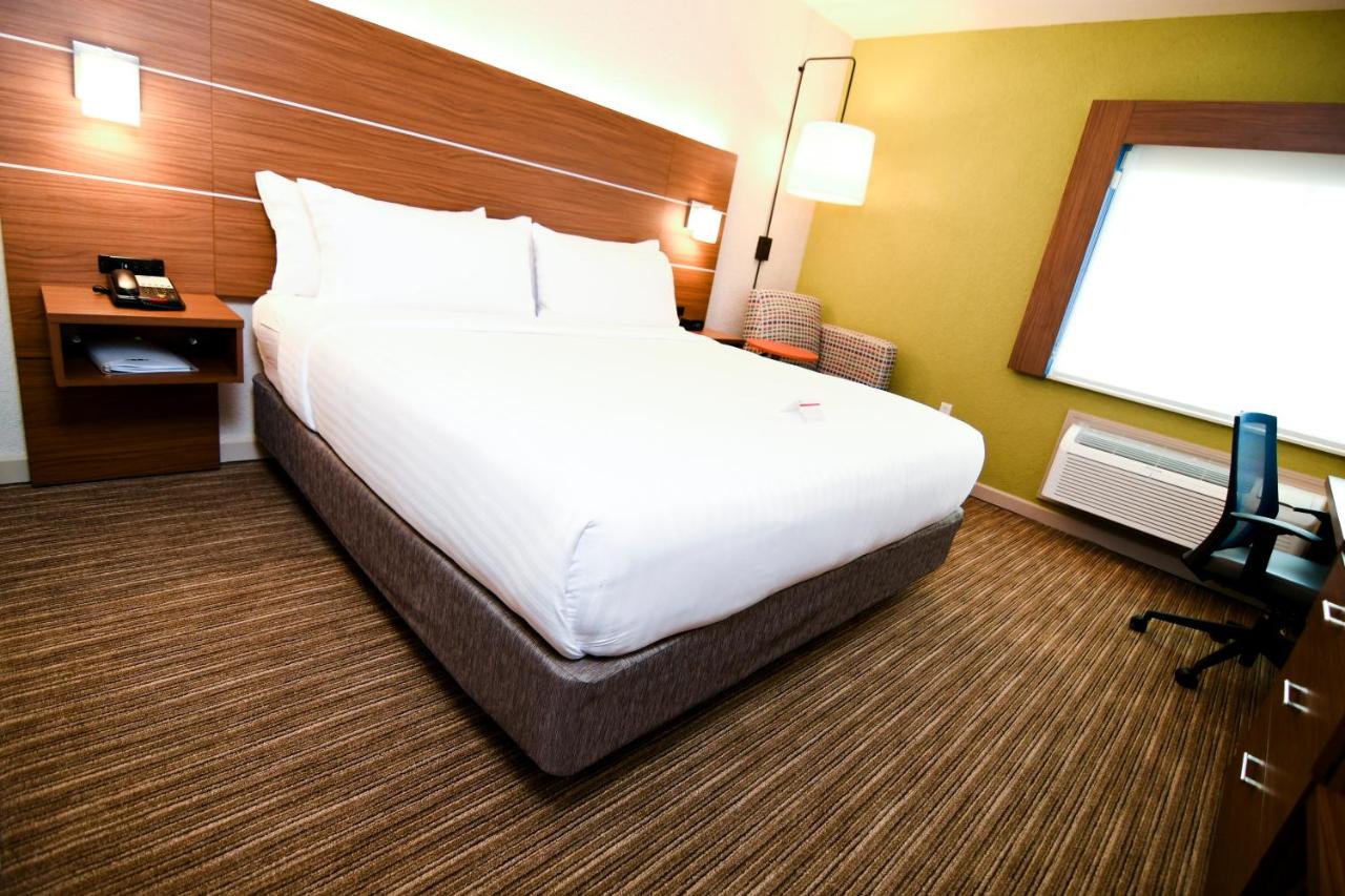 Superior King Room - Non-Smoking at Holiday Inn Express & Suites Port Clinton-Catawba Island by IHG