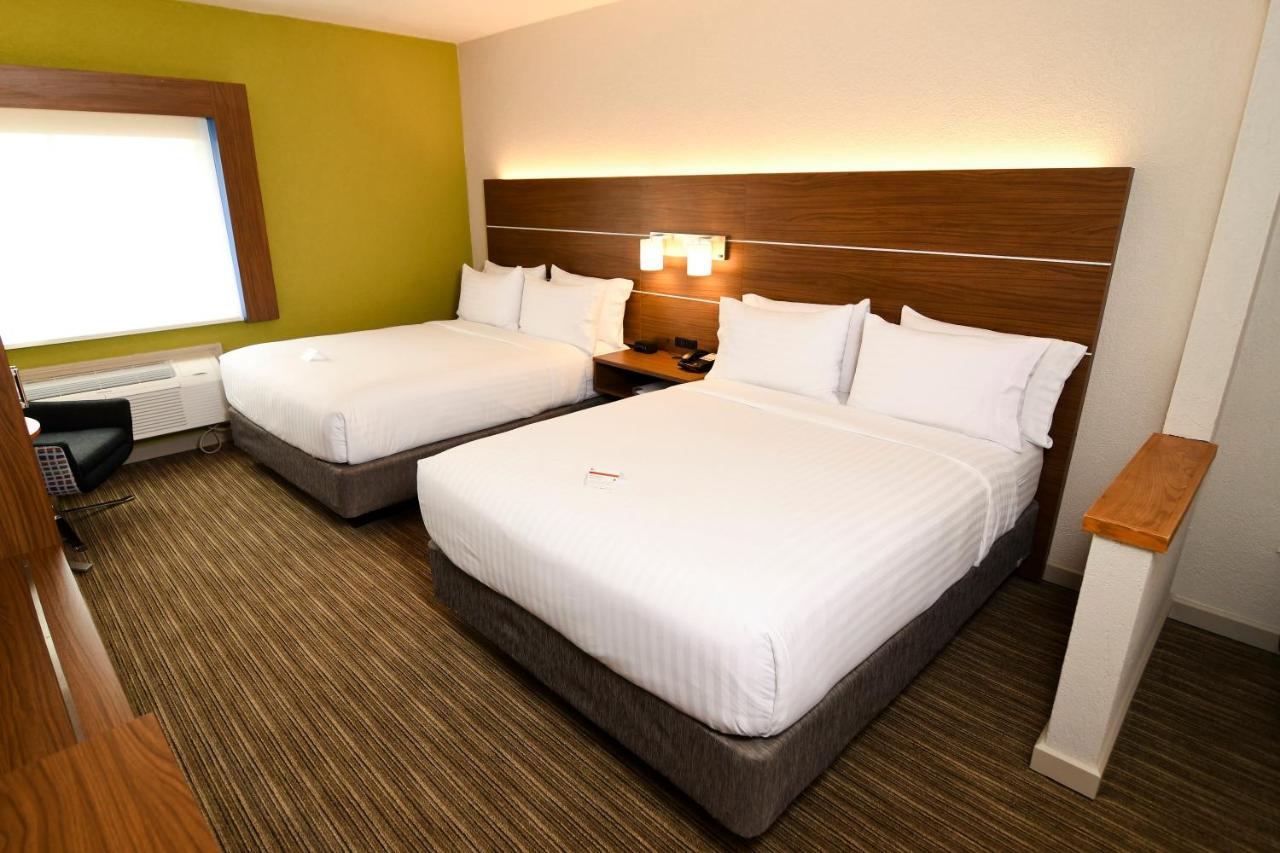 Feature Suite - Non-Smoking at Holiday Inn Express & Suites Port Clinton-Catawba Island by IHG