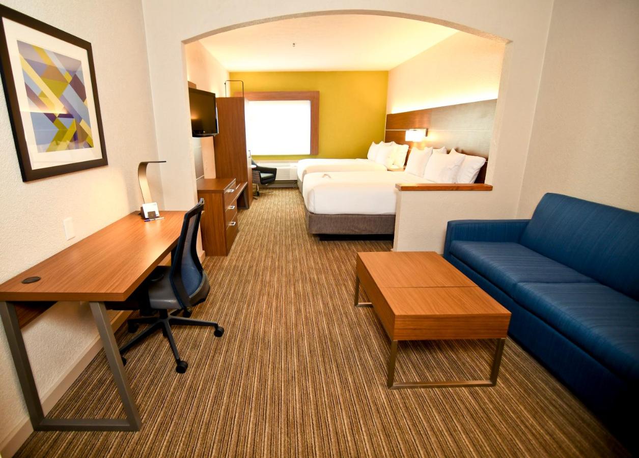 Feature Suite - Non-Smoking at Holiday Inn Express & Suites Port Clinton-Catawba Island by IHG