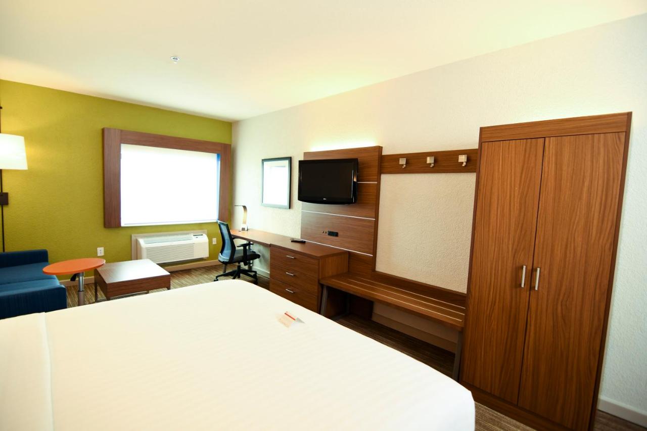 King Room with King Bed and Full Size Sofa Bed - Non-Smoking at Holiday Inn Express & Suites Port Clinton-Catawba Island by IHG