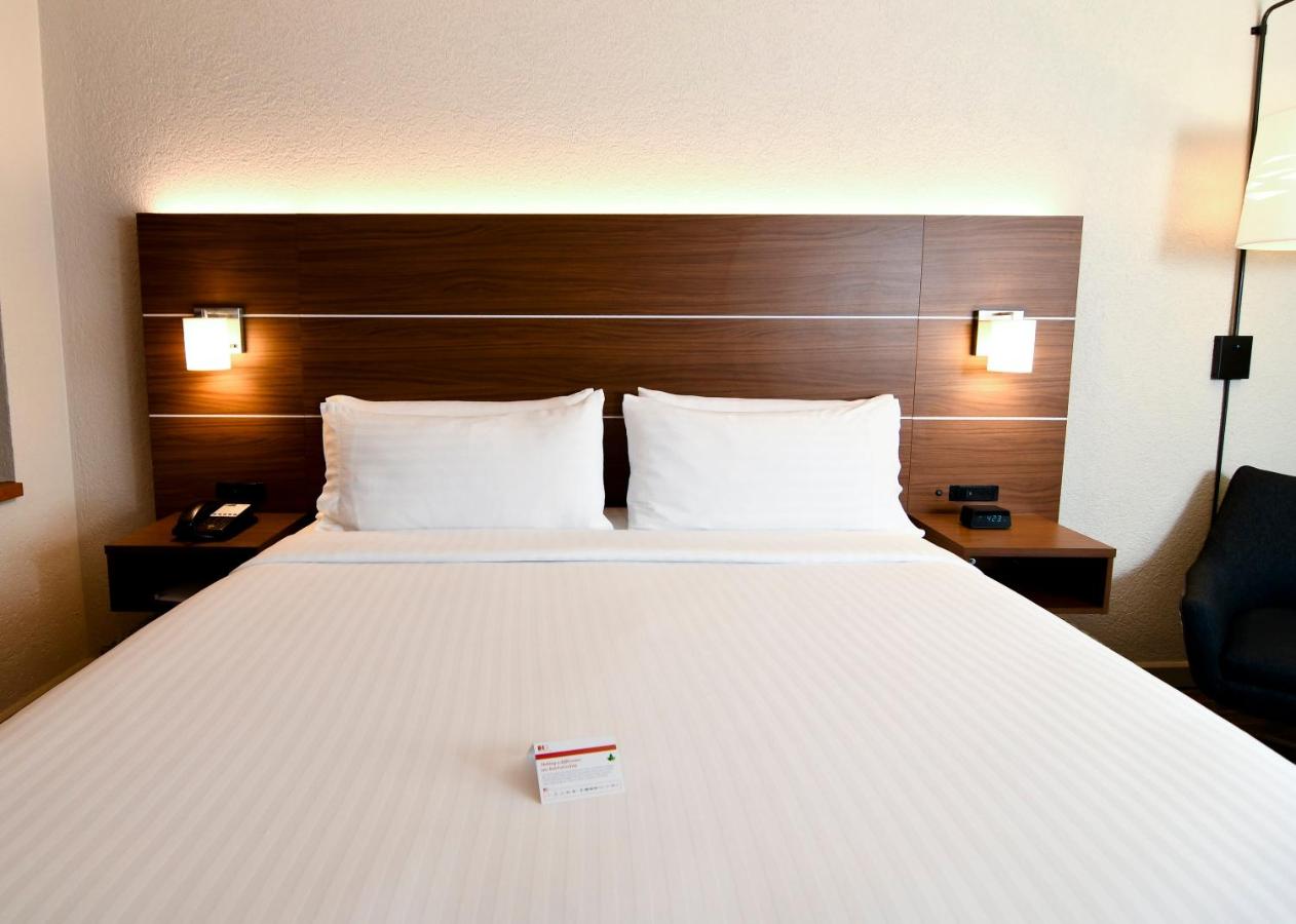 King Suite - Non-Smoking at Holiday Inn Express & Suites Port Clinton-Catawba Island by IHG