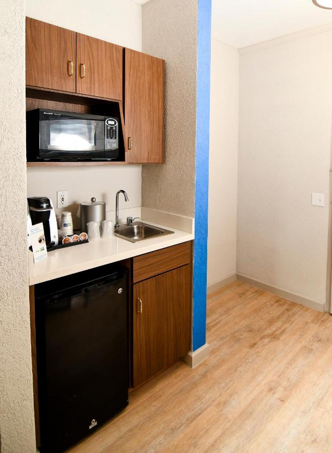 King Suite - Non-Smoking at Holiday Inn Express & Suites Port Clinton-Catawba Island by IHG