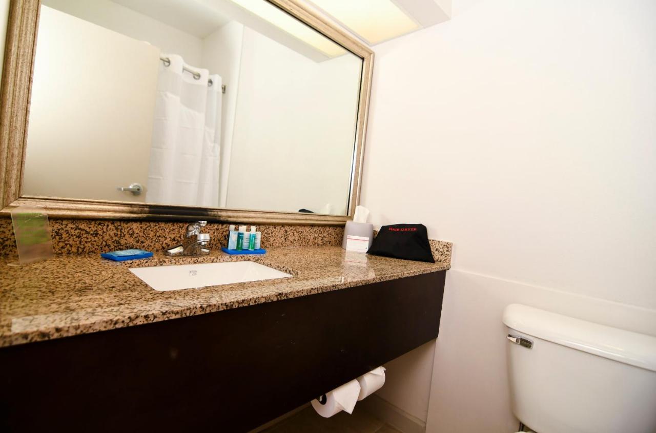 Queen Room with Two Queen Beds - Non-Smoking at Holiday Inn Express & Suites Port Clinton-Catawba Island by IHG