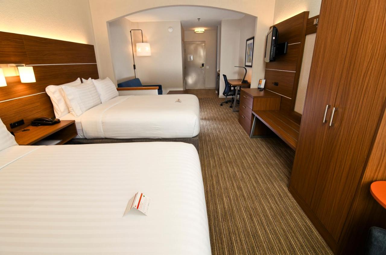 Feature Suite - Non-Smoking at Holiday Inn Express & Suites Port Clinton-Catawba Island by IHG