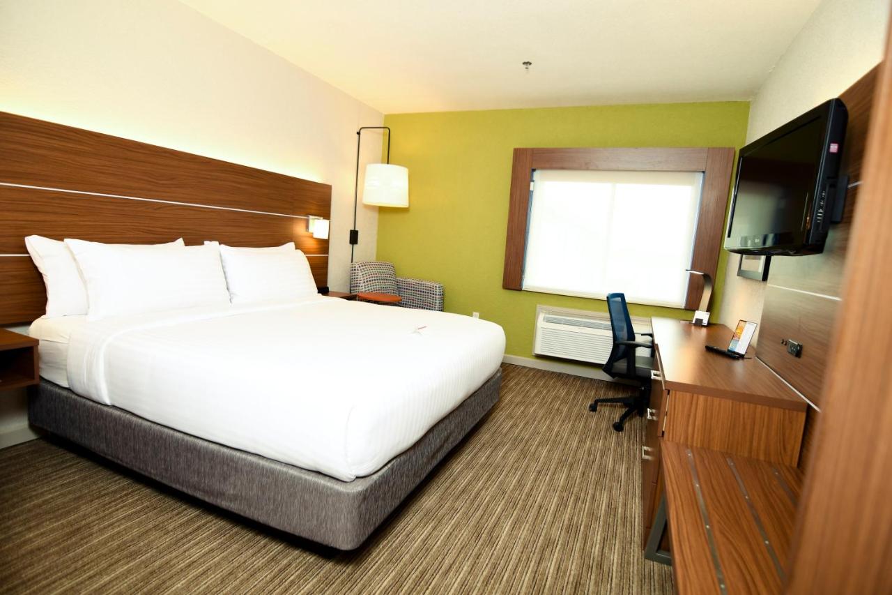 Superior King Room - Non-Smoking at Holiday Inn Express & Suites Port Clinton-Catawba Island by IHG