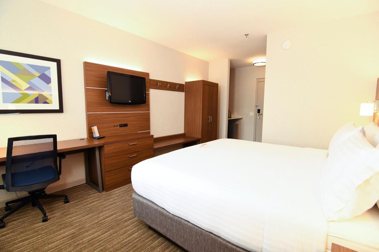 Superior King Room - Non-Smoking at Holiday Inn Express & Suites Port Clinton-Catawba Island by IHG