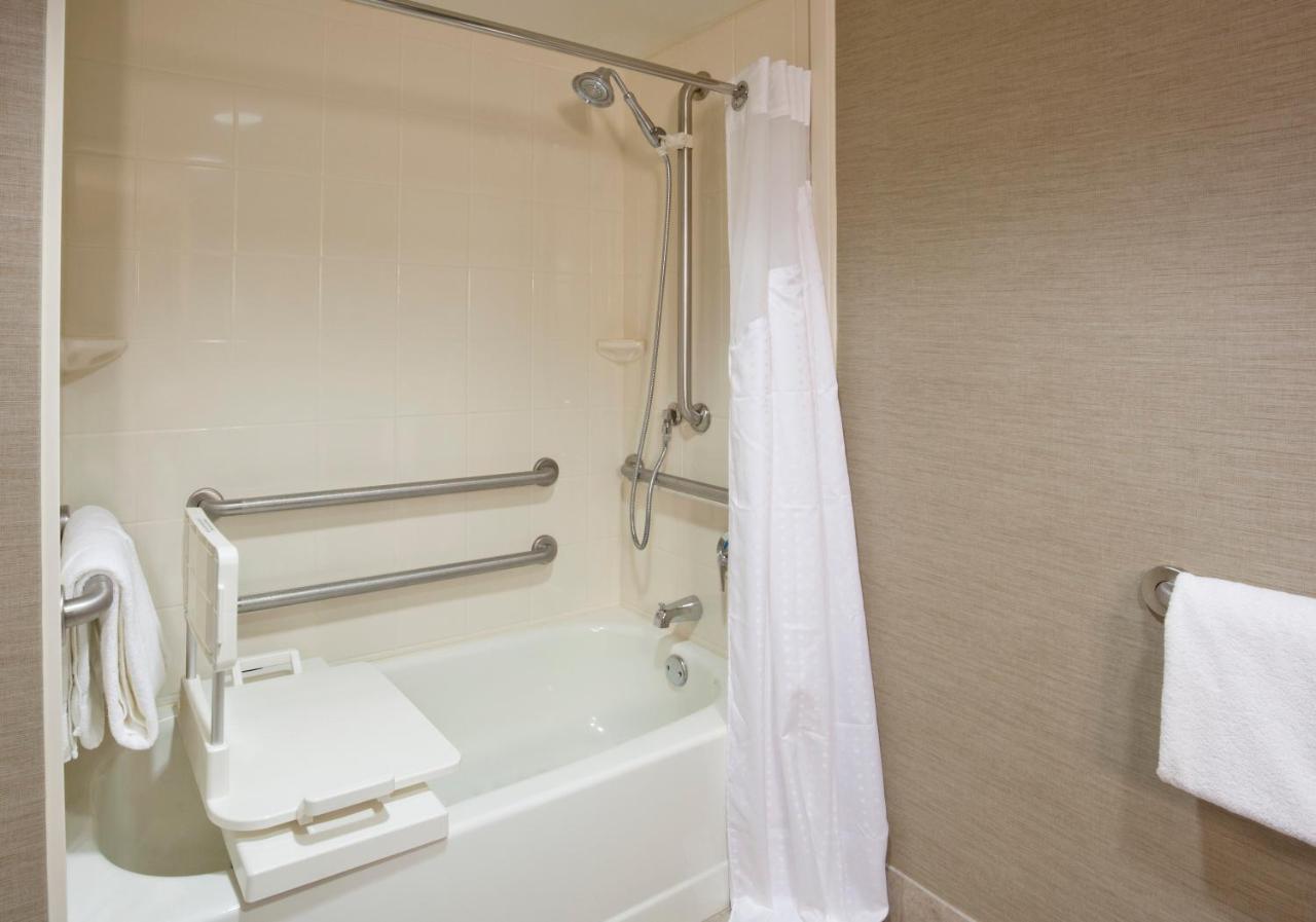Queen Room with Two Queen Beds - Disability Access at Holiday Inn Express & Suites Bloomington - MPLS Arpt Area W by IHG
