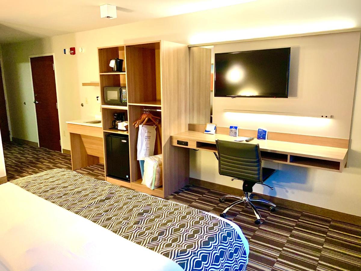 Queen Room - Disability Access- Non-Smoking at Microtel Inn & Suites By Wyndham Georgetown Delaware Beaches