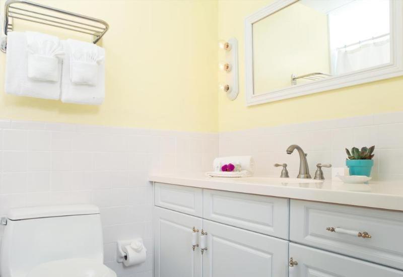 Room #32076508 at West Wind Inn