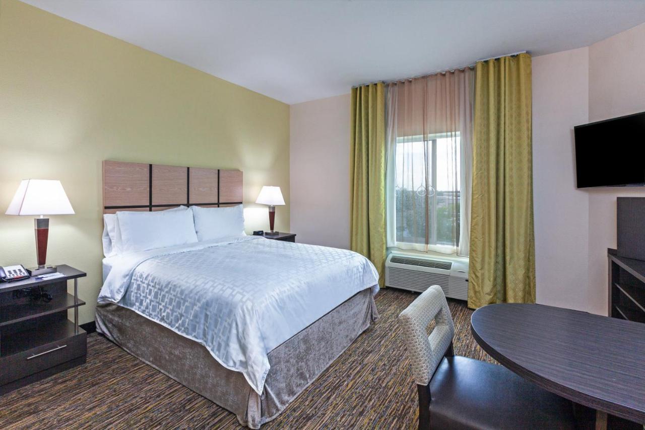 Queen Studio Suite - Mobility Acces Tub/Non-Smoking at Candlewood Suites Houston - Pasadena, an IHG Hotel