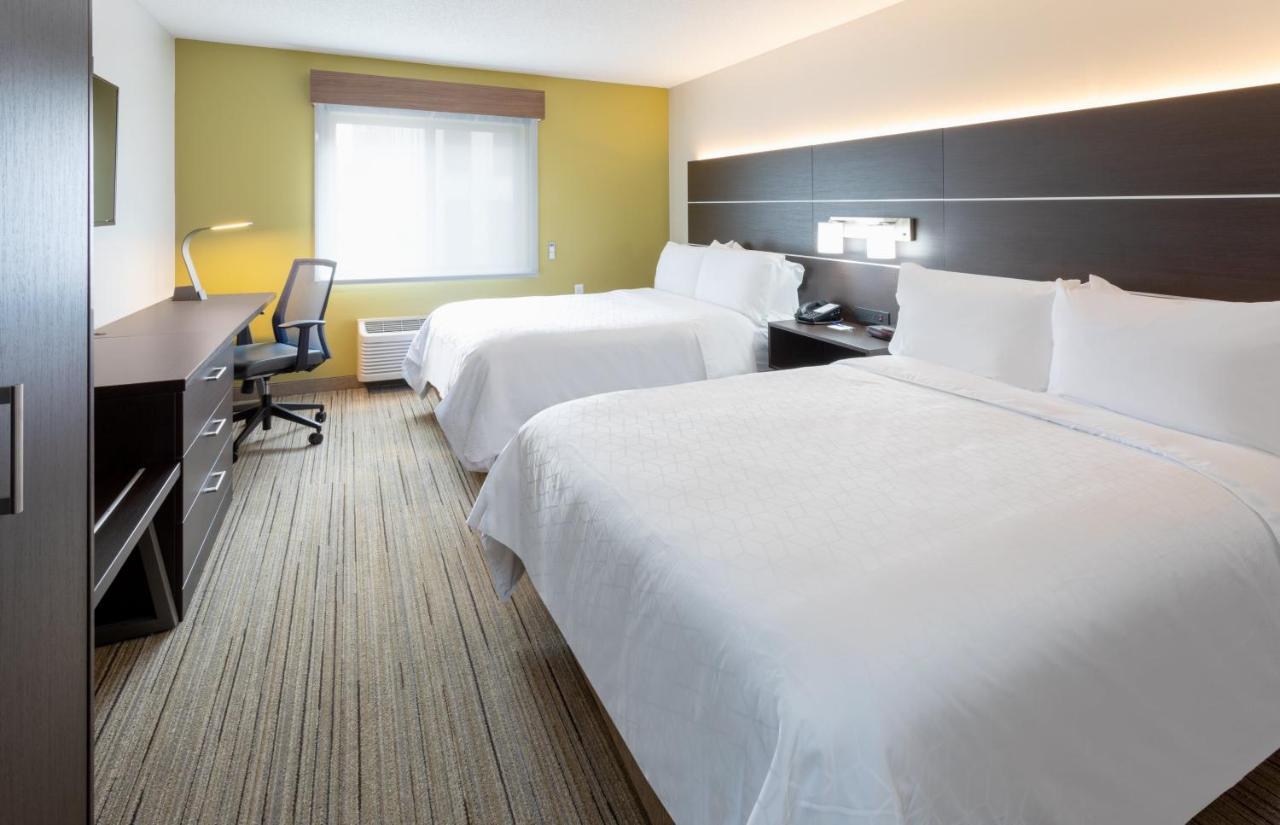 Twin Room - Mobility Access/Hearing Accessible at Holiday Inn Express Hotel & Suites Downtown Minneapolis by IHG