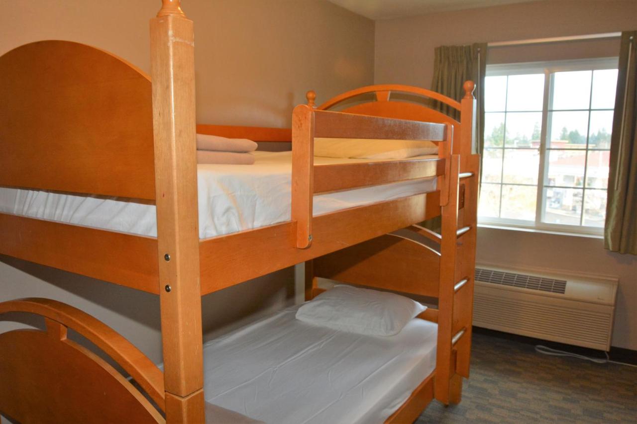 Family Suite at FairBridge Inn & Suites Dupont