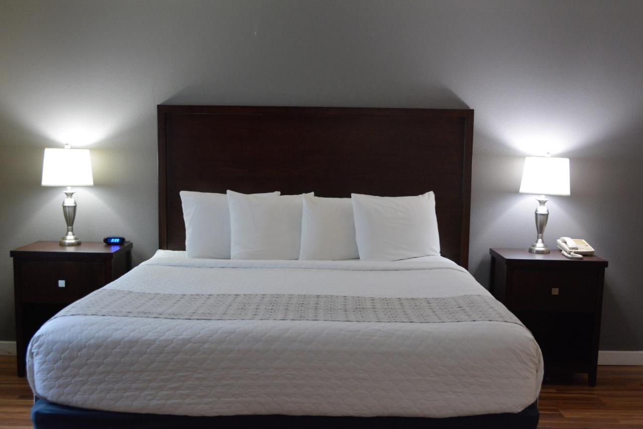 King Room with Spa Bath at FairBridge Inn & Suites Dupont