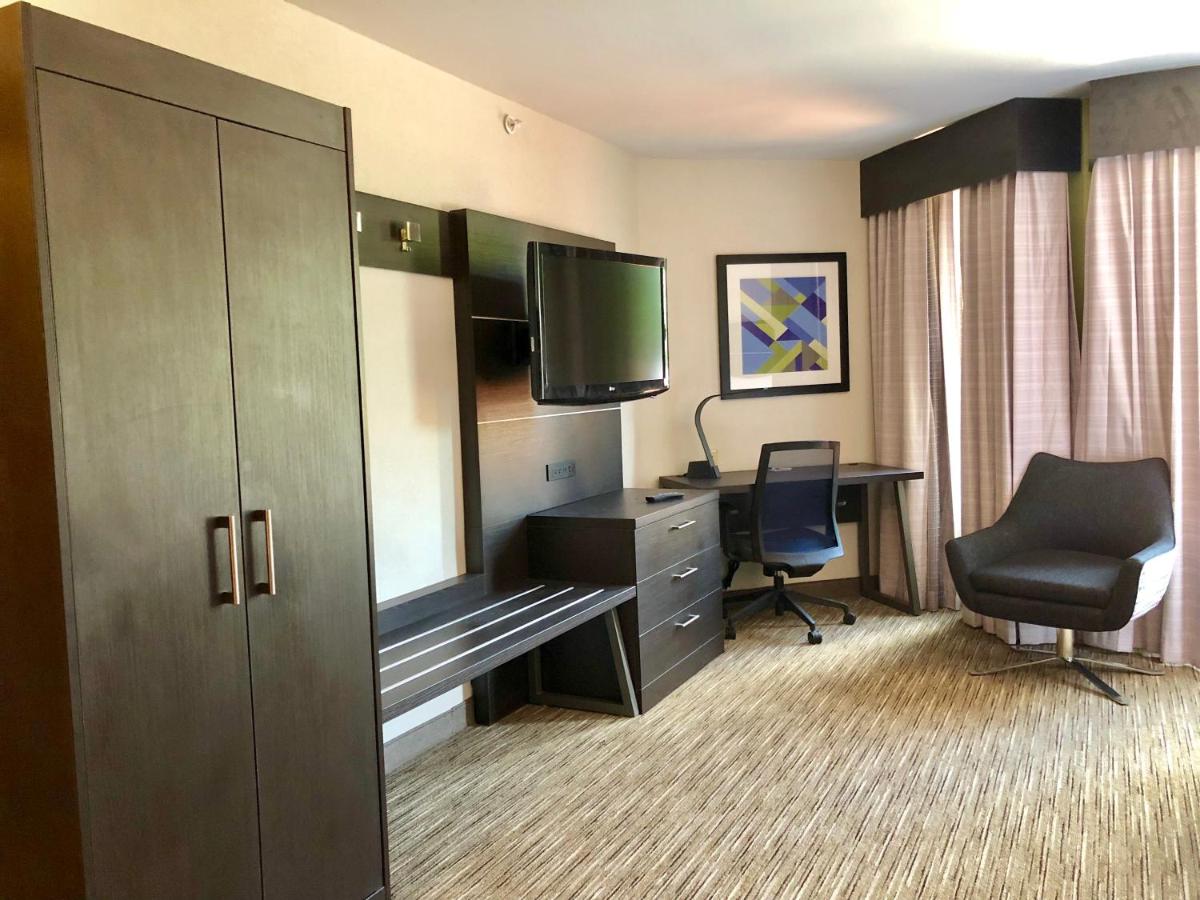 King Room at Holiday Inn Express Hotel & Suites Great Barrington by IHG