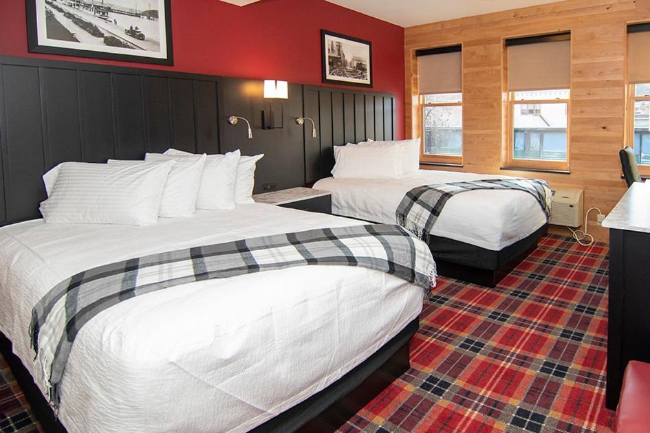 Queen Room at Water Street Inn