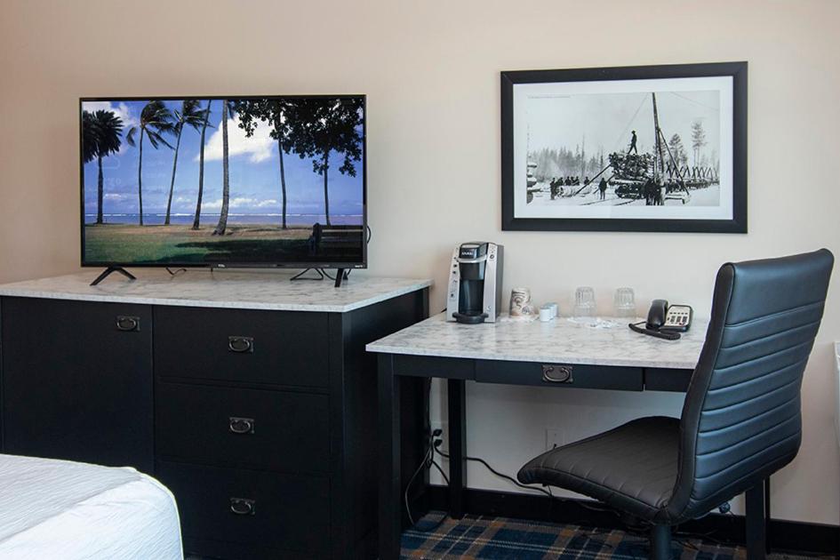 Suite with River View at Water Street Inn