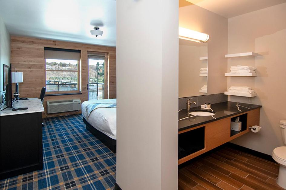 Suite with River View at Water Street Inn