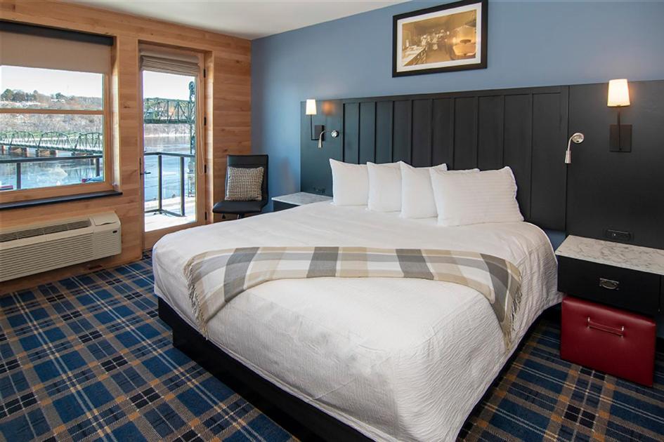 Suite with River View at Water Street Inn