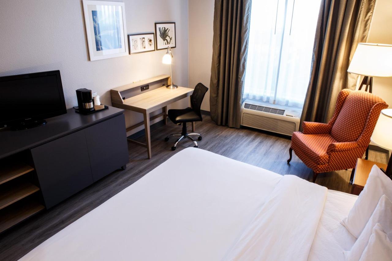 King Room - Non-Smoking at Country Inn & Suites by Radisson, Harrisburg West Mechanicsburg