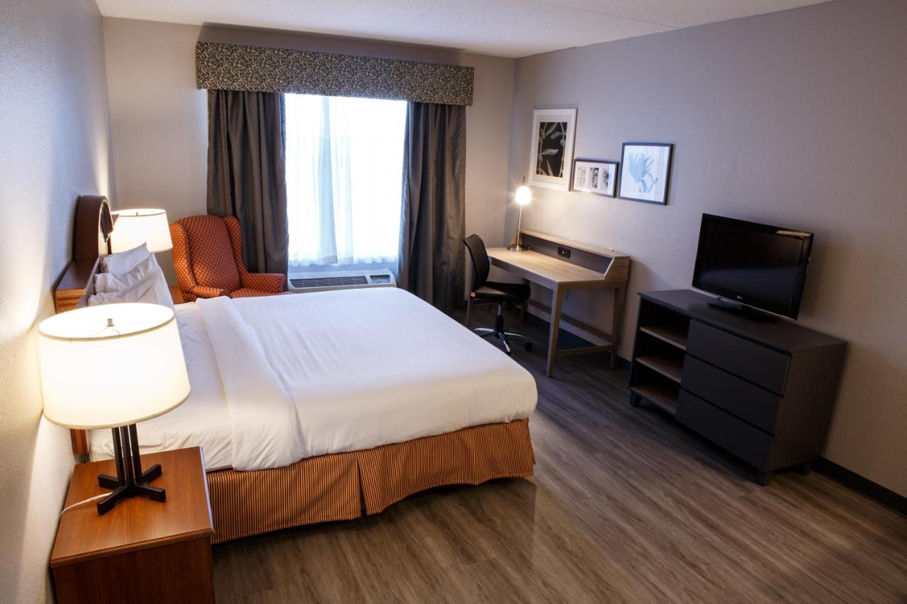 King Room - Non-Smoking at Country Inn & Suites by Radisson, Harrisburg West Mechanicsburg