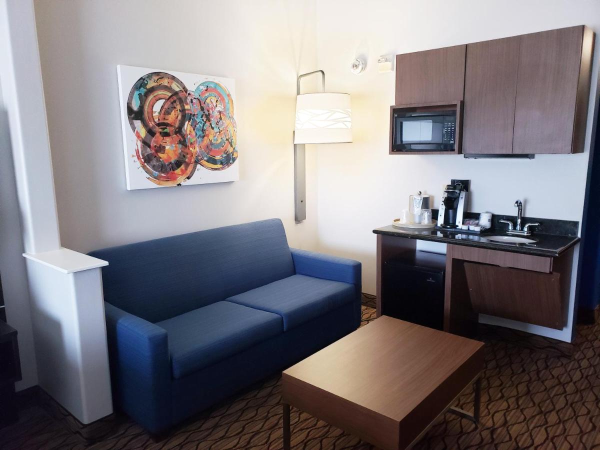 King Suite - Non-Smoking at Holiday Inn Express Hotel & Suites San Angelo by IHG