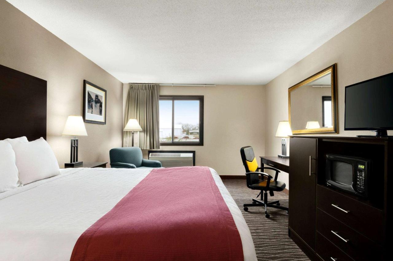 King Room - Non-Smoking at Baymont by Wyndham Sioux Falls West (67058) Sioux/ Near Airport