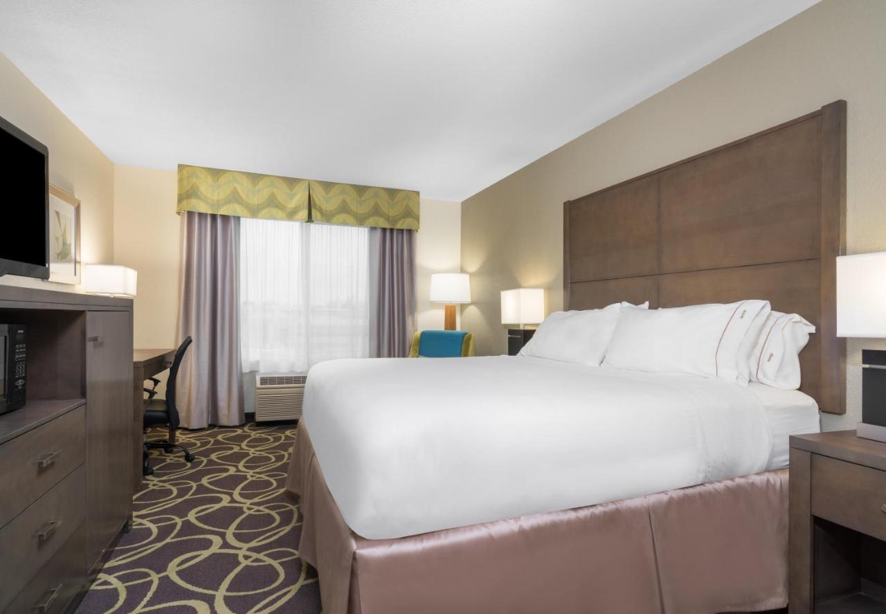 King Room - Non-Smoking at Holiday Inn Express & Suites Ames by IHG