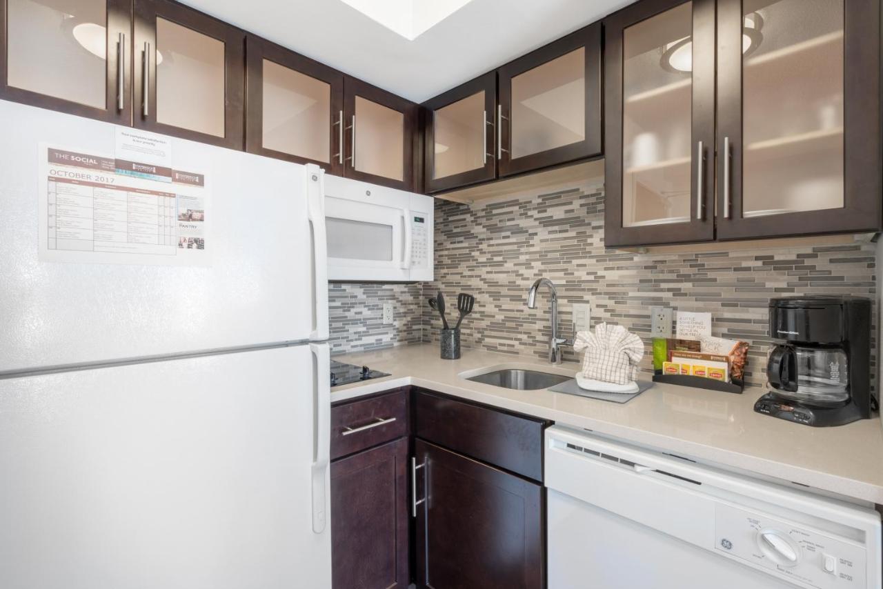 Queen Studio at Staybridge Suites Wilmington-Newark by IHG