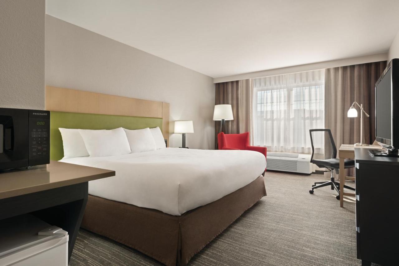King Room - Non-Smoking at Country Inn & Suites by Radisson, Dubuque, IA